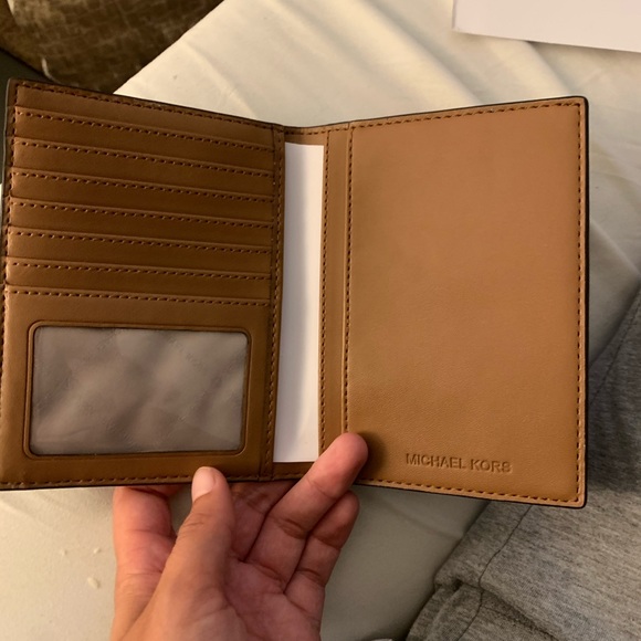 Michael Korda passport holder - Picture 2 of 3